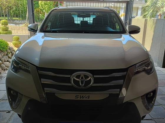 TOYOTA HILUX SW4 2.8 SRX 4X4 7 LUGARES 16V TURBO INTERCOOLER DIESEL 4P AUTOMÁTICO